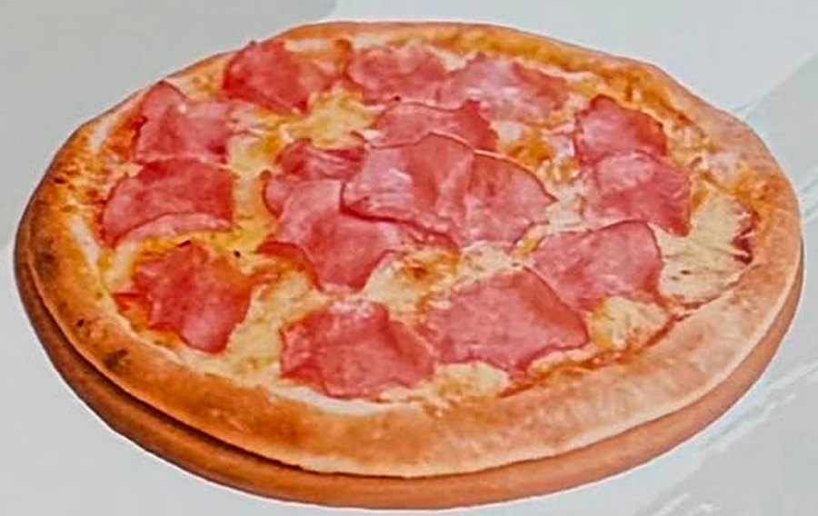 Pizza cubana with ham